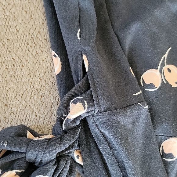 LOFT Gray with Cherries Short Sleeve Wrap Dress with Belt - Size 2 - Picture 13 of 15